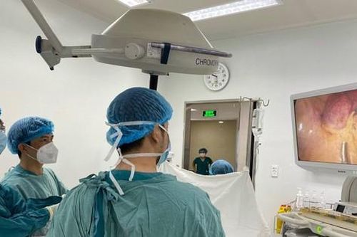 Phẫu thuật thành công cho bệnh nhân 81 tuổi bị ung thư dạ dày