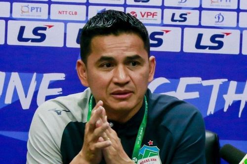 HLV Kiatisak nói gì khi Hoàng Anh Gia Lai trụ hạng thành công?