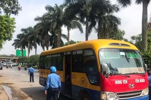 Phát hiện hàng chục xe khách bỏ bến 'chạy dù'