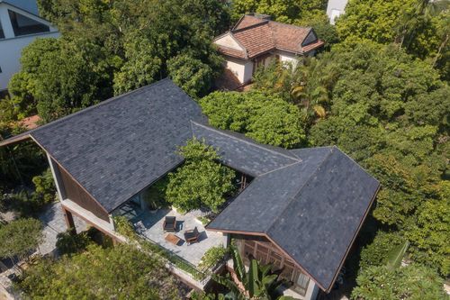 Ngôi nhà mang kiến trúc truyền thống, xóa nhòa ranh giới giữa con người và thiên nhiên