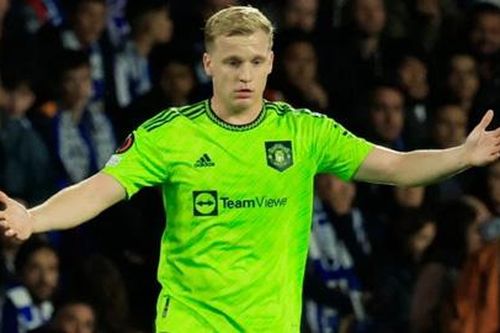 Van de Beek đã bỏ lỡ cơ hội cuối cùng để được ở lại MU?