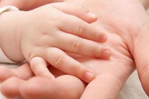 Nhìn móng tay có nắm bắt được tình trạng sức khỏe của trẻ?