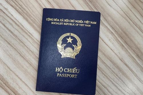 Trình Quốc hội xem xét bổ sung thông tin nơi sinh vào hộ chiếu mới