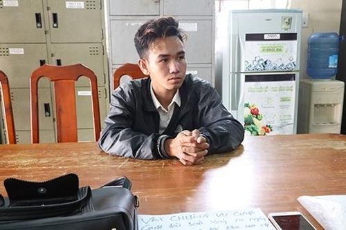 Kẻ cướp giật tài sản của phụ nữ ra đầu thú