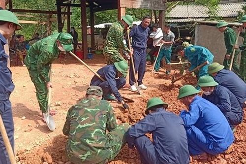 Phát hiện hài cốt liệt sĩ cùng di vật cạnh Quốc lộ 12A