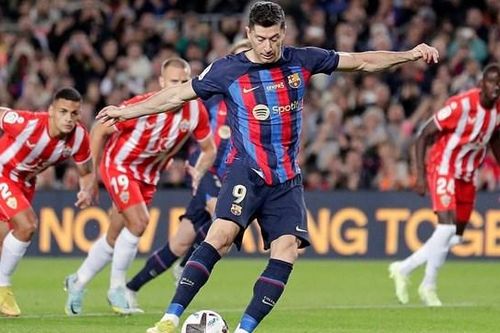 Thắng Almeria 2-0, Barcelona tạm dẫn đầu La Liga