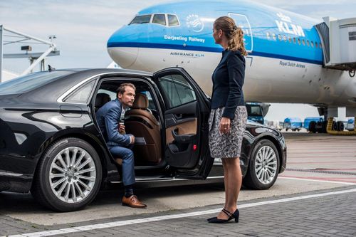 Chi tiền mua dịch vụ VIP ở sân bay