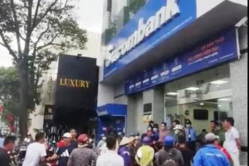 Sa thải trưởng phòng và 2 phó phòng ngân hàng vì vỡ nợ