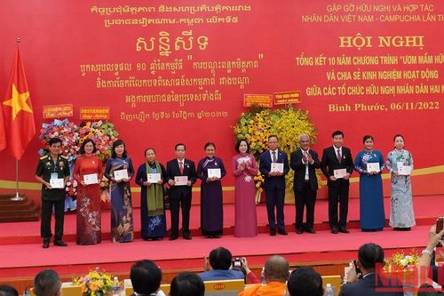 10 năm 'Ươm mầm hữu nghị' Việt Nam-Campuchia