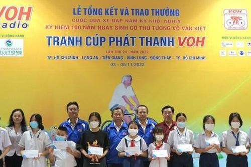 VOH trao học bổng Agribank cho học sinh có hoàn cảnh khó khăn