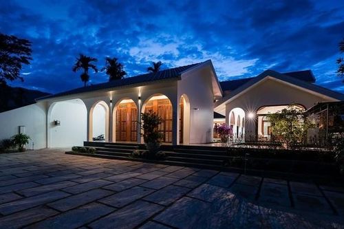 Cận cảnh ngôi nhà 'trăm năm không cũ' giữa đồng quê Bình Định