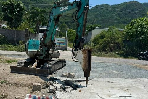 Xã Phước Đồng: Phá dỡ các đường bê tông trái phép