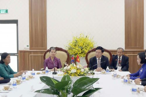 Phó Thủ tướng Thường trực Chính phủ Phạm Bình Minh tiếp Trưởng đoàn đại biểu Campuchia tham dự Gặp gỡ hữu nghị và hợp tác nhân dân hai nước lần thứ V