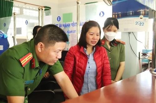 Bắt tạm giam nữ cán bộ địa chính chiếm đoạt 1,3 tỷ đồng