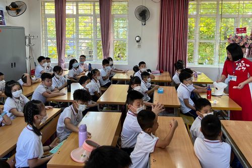 Lương quá thấp, giáo viên bỏ nghề đi buôn, làm công nhân khu công nghiệp