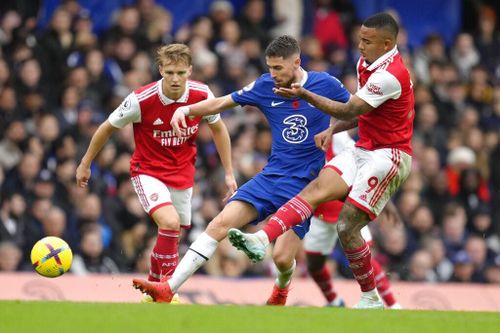 Đánh bại Chelsea, Arsenal chiếm ngôi đầu Ngoại hạng Anh