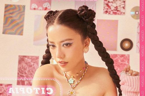 Album được Phùng Khánh Linh thu âm tại Mỹ chưa ra mắt đã gây 'sốt'
