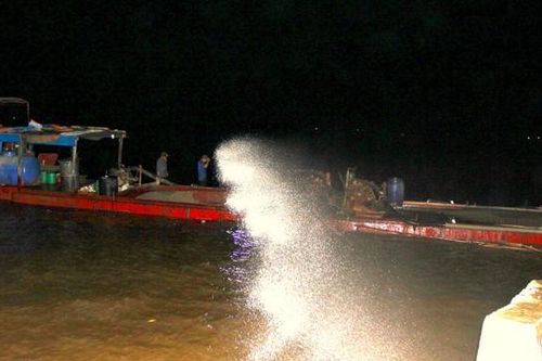 Quảng Trị: Huyện chỉ đạo, chủ cảng cá 'chứa' cát lậu vẫn chây ỳ