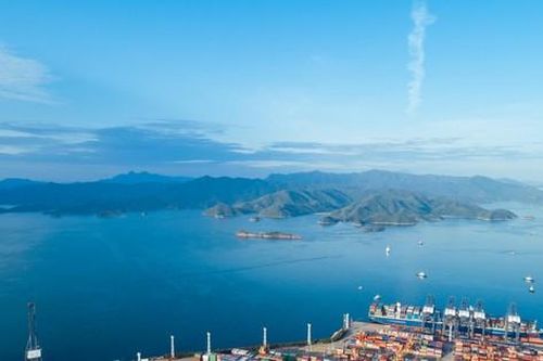 Xuất khẩu của Trung Quốc lần đầu tiên giảm trong 2 năm