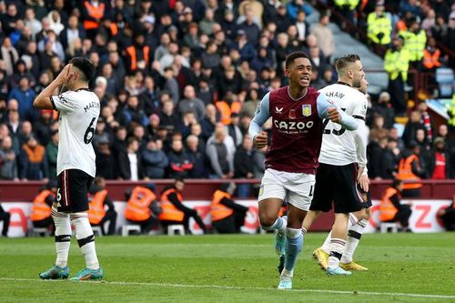 Công cùn, thủ kém; M.U thảm bại trước Aston Villa