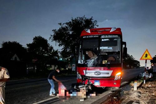 Bình Thuận: Xe mô tô đối đầu xe khách, một người tử vong