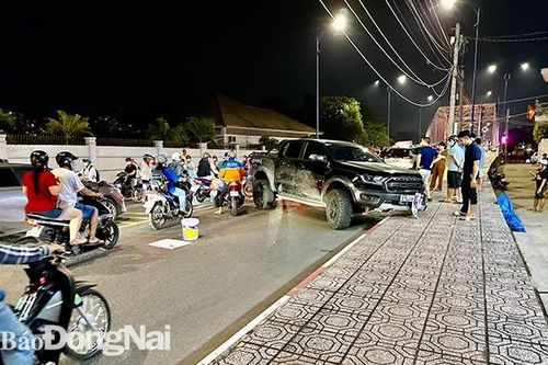 Va chạm giữa 2 xe ô tô gây ùn tắc trên cầu Hiệp Hòa