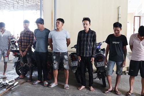 Bắt nhóm 'bảo kê' và hủy hoại tài sản các quán cà phê