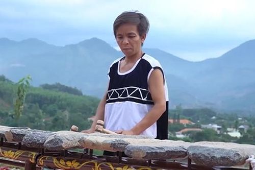 Người gọi hồn cho… đá