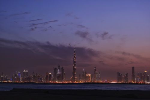 Chọn đi Dubai hay Abu Dhabi
