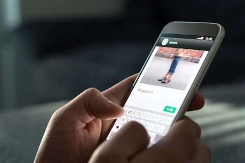 Cô giáo Trung Quốc qua đời sau khi bị quấy rối trong tiết dạy online