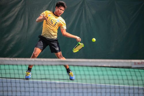 Chi tiền triệu mỗi tháng cho tennis