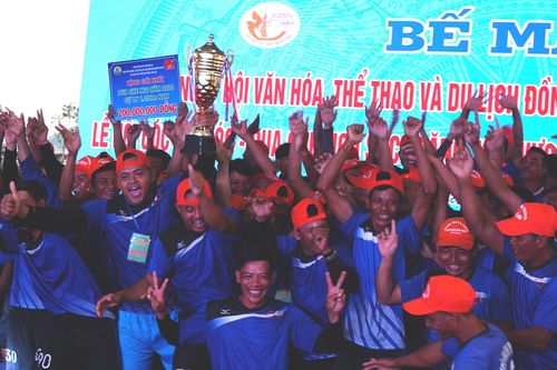 Chủ nhà thắng lớn tại Giải đua ghe Ngo Sóc Trăng lần thứ V khu vực ĐBSCL