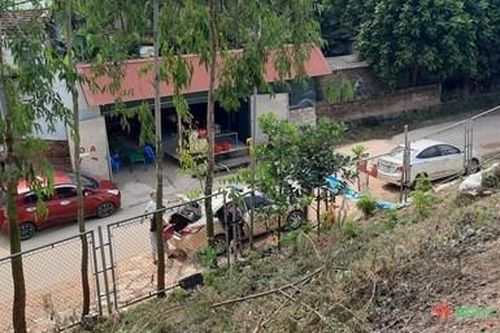 'Bến xe' tự phát trên cao tốc Nội Bài - Lào Cai