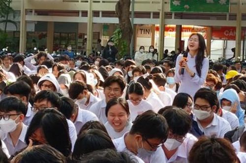 TPHCM: Nhiều quận, huyện lùi giờ vào học buổi sáng