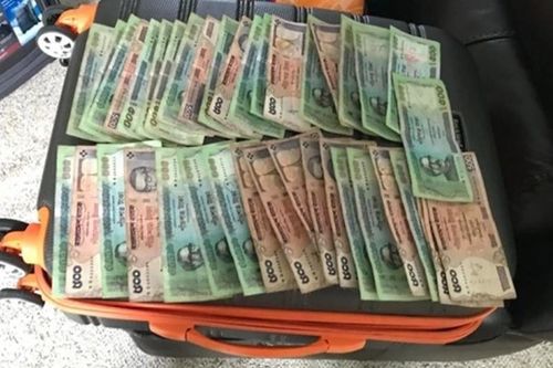 Mua vali cũ, người đàn ông Mỹ bỗng vớ được cả 'kho báu'