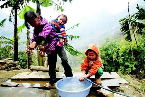 Cảm phục cô gái dân tộc không chịu thua số phận