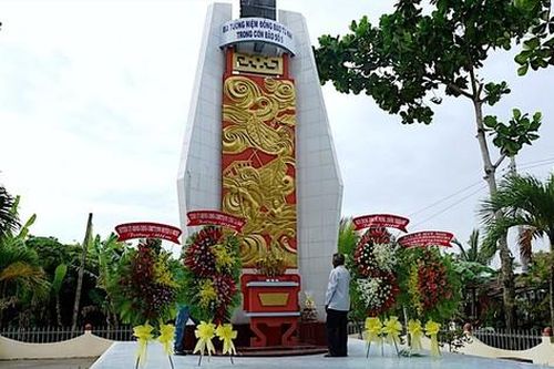 'Làng góa phụ', 'xóm không chồng' ở miền Đất Mũi