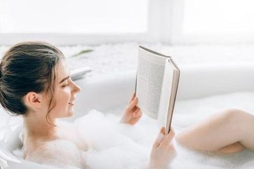 Tác hại không ngờ của việc tắm mỗi ngày