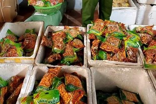 Khởi tố vụ án sản xuất, buôn bán bánh kẹo giả ở Bắc Giang