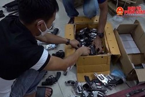 Công an triệt phá đường dây mua bán súng số lượng lớn ở TP HCM