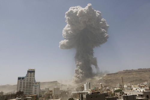 Yemen: Liên tiếp các vụ nổ làm rung chuyển khu vực có kho vũ khí