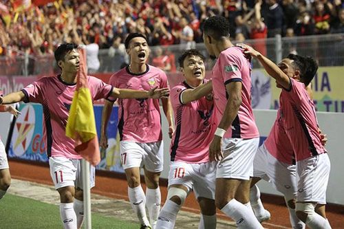 Hồng Lĩnh Hà Tĩnh cầm chân HAGL, vẫn nơm nớp ở cuộc chiến trụ hạng