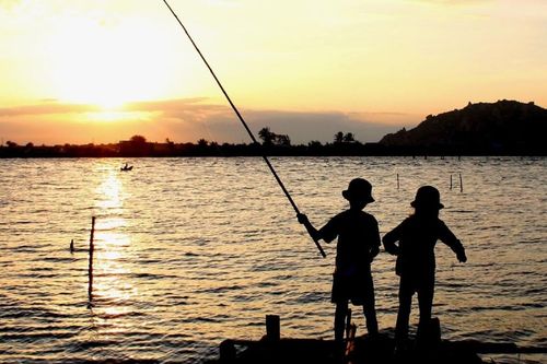 Con gái cùng bố lao vào tấn công ông cụ 60 tuổi vì mâu thuẫn trong lúc câu cá, cả 3 nhập viện