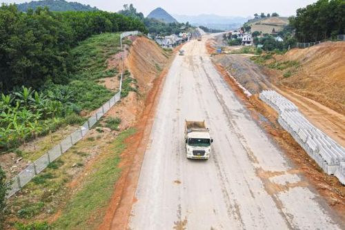 Chỉ định thầu xây lắp tại cao tốc Hậu Giang - Cà Mau qua 4 địa phương với trị giá trên 14.000 tỷ đồng