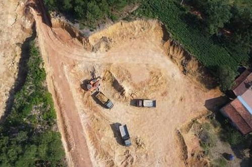 Sau phản ánh của báo chí về nạn 'đất tặc': Đình chỉ chủ tịch và phó chủ tịch xã