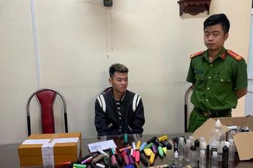Mua thuốc lá điện tử về rồi thay tinh dầu bằng ma túy tổng hợp đem đi bán
