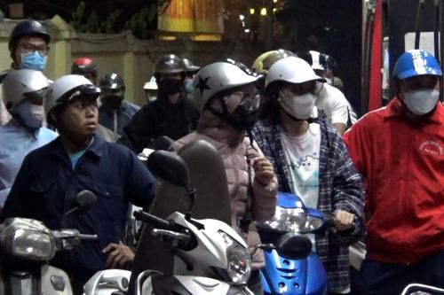 Bất cập thị trường khiến thiếu hụt xăng dầu ở Hà Nội