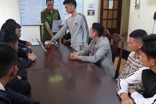 Mang hung khí đi giải quyết mâu thuẫn, 3 đối tượng bị bắt tạm giam