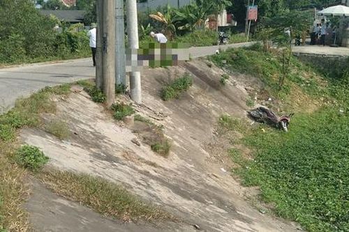 Va chạm với xe tải, 3 người trong cùng gia đình tử vong