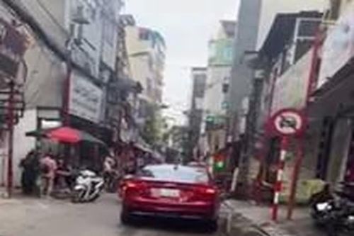Nữ lái xe bị tước giấy phép 2 tháng do đi vào đường cấm